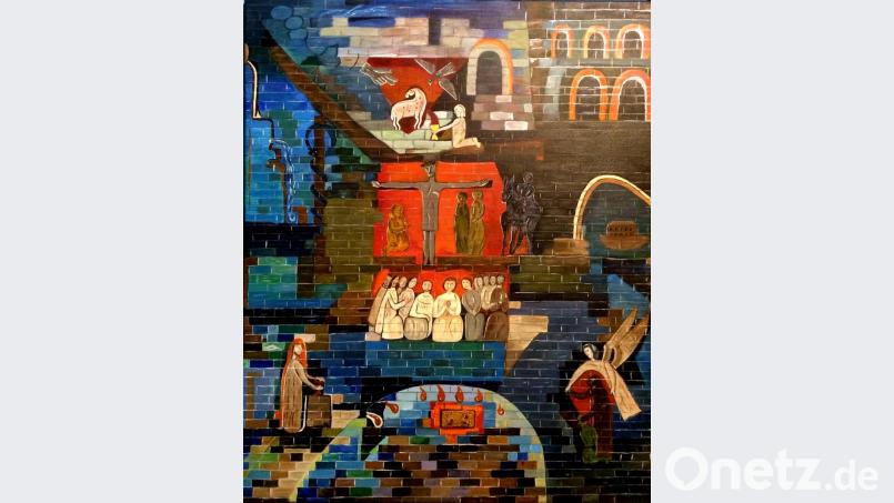 Monika Schwindl hatte bei dem Altarbild der Friedenskirche Grafenwöhr (Mosaik) viele Details zu beachten. Repro: rgr