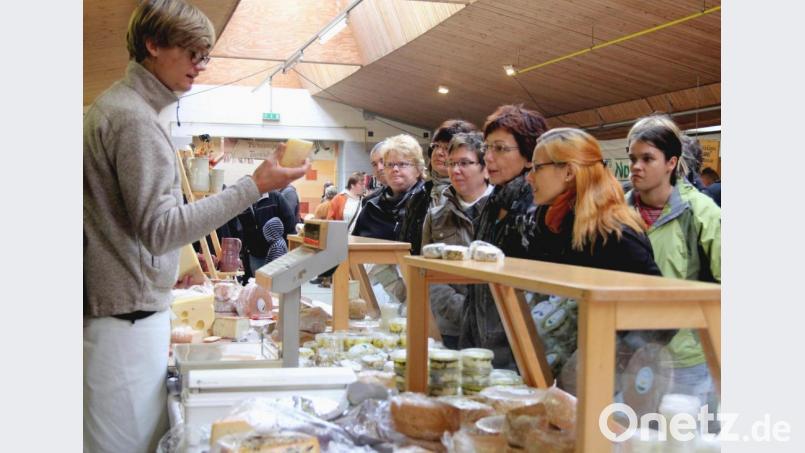 Eine etablierte Plattform für den Austausch von Direktvermarktern und Kunden ist im Landkreis Schwandorf seit vielen Jahren der Oberpfälzer Bauernmarkt (Bild). Die Stadt Oberviechtach möchte die lokalen Anbieter verschiedenster Sortimente aus ihrem Stadtgebiet per Internetportal bekannter machen. Archivbild: Hirsch