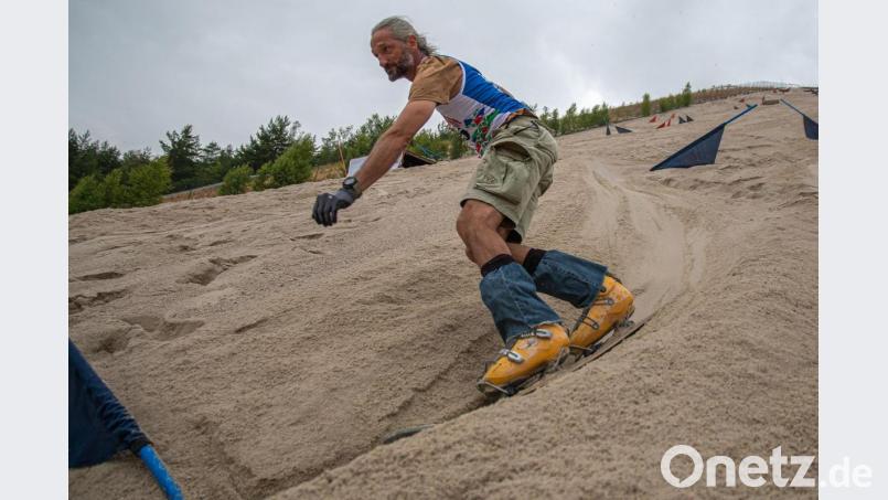 Organisator Sven Flachenecker beim Sandboarden am Monte Kaolino. Bild: chl