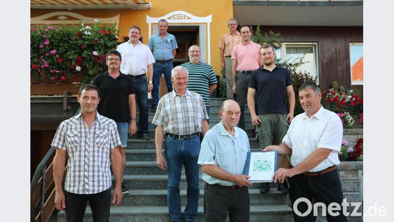 Übergabe von Andreas Lindner an Peter Gradl mit den künftigen Verbandsräten in neuer Funktion Bild: gru