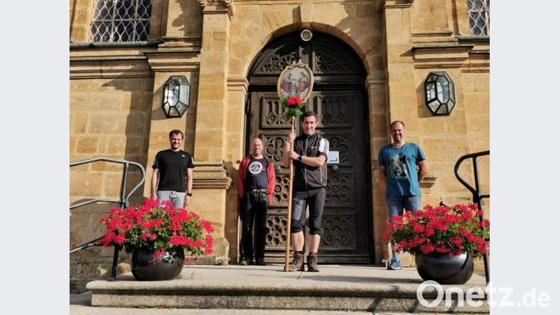 Auf den Stufen vor der Bergkirche Mariahilf in Amberg (von links): Alexander Apfelbacher, Bernd Lehner, Alfred Negel und Thomas Wiesneth. Bild: bk