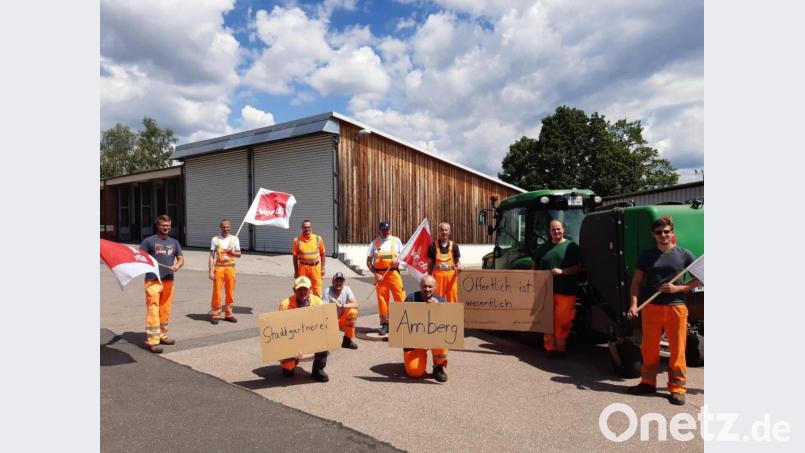 Mitarbeiter der Stadtgärtnerei forderten zum &quot;Tag des öffentlichen Dienstes&quot; mit ver.di mehr Anerkennung und Respekt für die Beschäftigten. Bild: Kathrin Birner/exb
