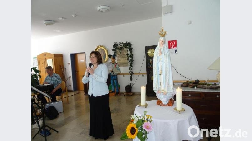 Sängerin Brigitte Traeger brachte die Madonna aus Fatima ins Marienheim Bild: Daniela Donhauser/exb
