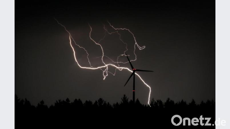 Am Donnerstagmittag kann es in Teilen der Oberpfalz zu schweren Gewittern kommen. Bild: Karl-Josef Hildenbrand/dpa