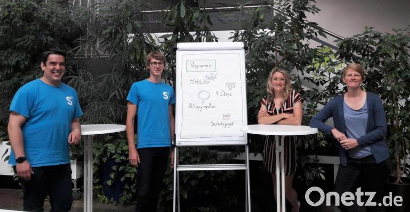 Sie freuen sich schon auf eine spannende Sommerferienzeit im Amberg-Sulzbacher Land (von links): Jonas Butz und Philipp Schumann von Shape School, Claudia Mai und Anita Kinscher von Koja. Bild: Veronika Scherer