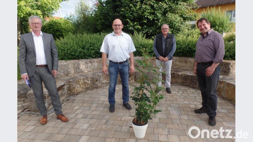 Durch die Veränderungen im Zuge der Kommunalwahl änderte sich auch die Spitze des Abwasserzweckverbandes Schlammersdorf-Vorbach. Im Bild (von links), Werner Roder (bisheriger stellvertretender Vorsitzender), der neue Verbandschef Johannes Schmid, dessen Vorgänger Gerhard Löckler und Alexander Goller, der neue Stellvertreter des Verbandsvorsitzenden. Bild: br