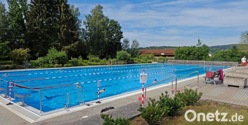 Um den nötigen Abstand zu gewährleisten, ist das Schwimmerbecken in drei Zonen eingeteilt Bild: twi