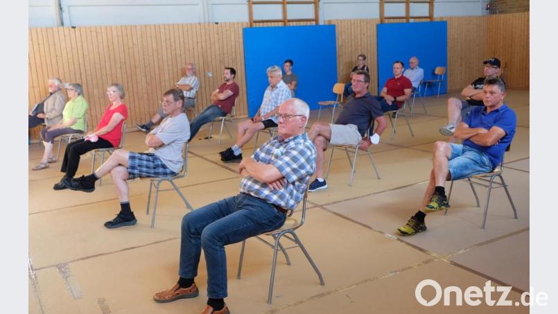 Auf großes Interesse stieß die öffentliche Sitzung des Marktgemeinderats. In der Schulturnhalle waren vor allem Mitglieder der Interessengemeinschaft zum Erhalt des Schulhaus-Ensembles stark vertreten Bild: do