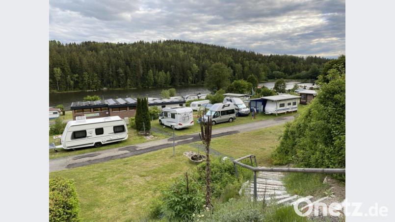 Camper und Badegäste am Gaisweiher müssen auch heuer noch einmal ohne den Betrieb der Gastwirtschaft auskommen; als Notlösung soll aber wieder ein Kiosk betrieben werden. Bild: Eichl