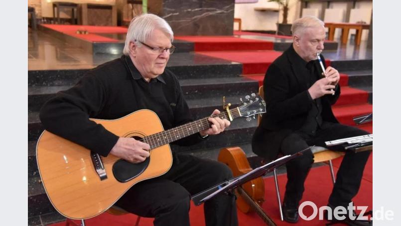 Reinhold Maß zusammen mit Johannes Seiler, einem der engsten Freunde der Familie Bild: hbl