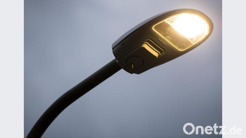 Auch Georgenberg stellt im Gemeindebereich künftig auf umweltfreundliche LED-Straßenlampen um. Bild: Fabian Sommer/dpa