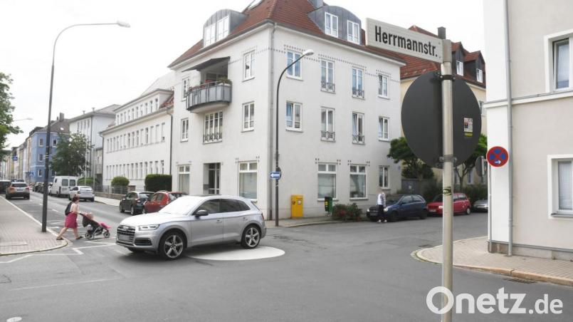 Das war 2019 die gefährlichste Kreuzung der Stadt: Wo sich Asyl- und Herrmannstraße treffen, krachte es sieben Mal. Mittlerweile ist die Stelle offenbar entschärft. Bild: Gabi Schönberger