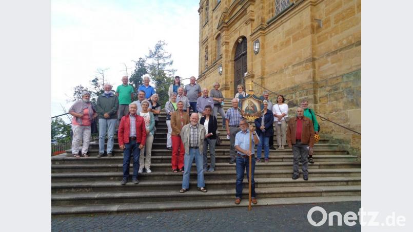 Nicht zu Fuß, sondern mit Pkws machten sich Pressather Gläubige im Corona-Jahr auf zum Amberger Mariahilfberg, um dort traditionell die Wallfahrermesse zu feiern. Bild: nn