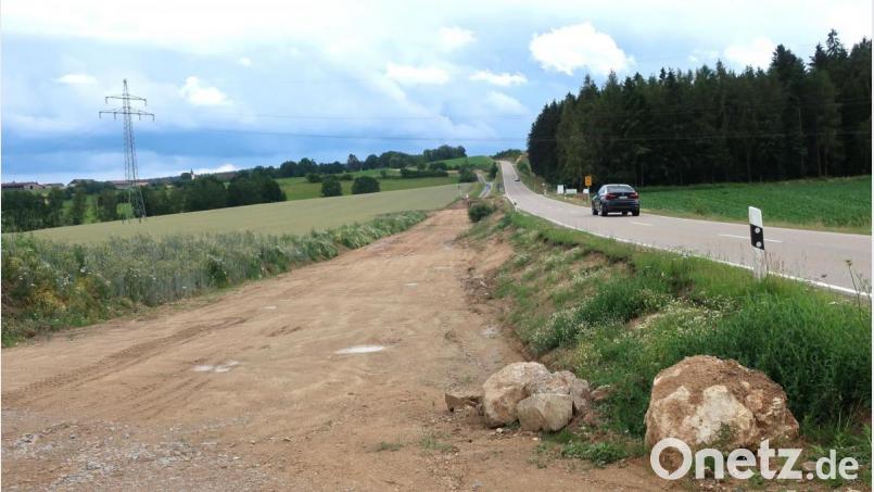 Mit dem Ausbau der Straße bei Kemnath entsteht auch ein neuer Radweg in Verlängerung zur bestehenden Trasse. Bild: rhi