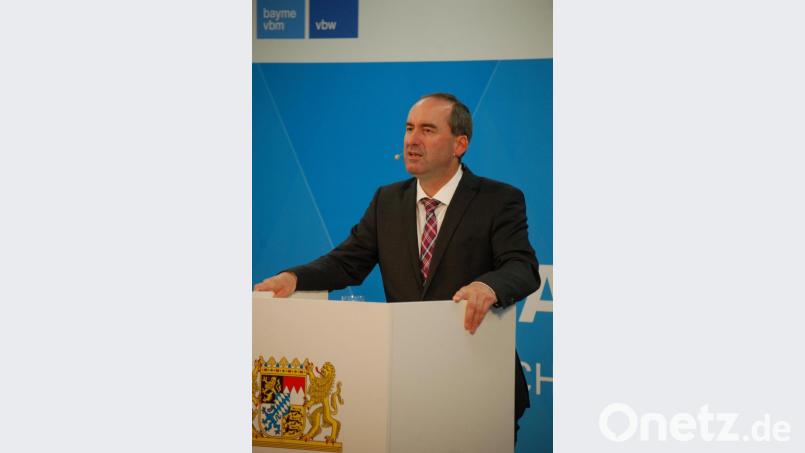 Bayerns Wirtschaftsminister Hubert Aiwanger ermunterte die Unternehmer, trotz Corona-Krise in die Zukunft zu investieren. Bild: gib