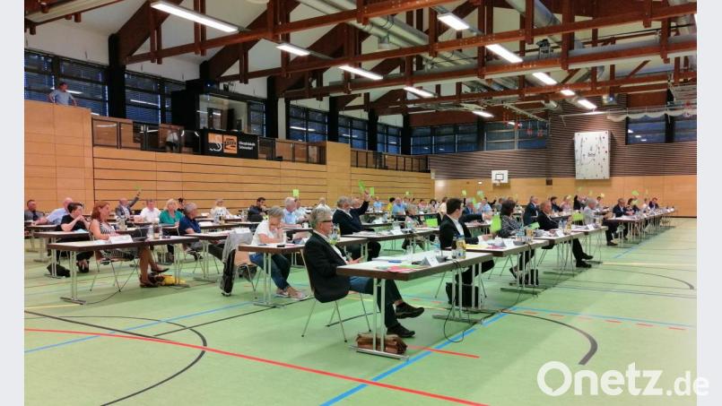 Bis auf neun Kreistagsmitglieder stimmten alle für den Haushaltsplan 2020. Bild: anv