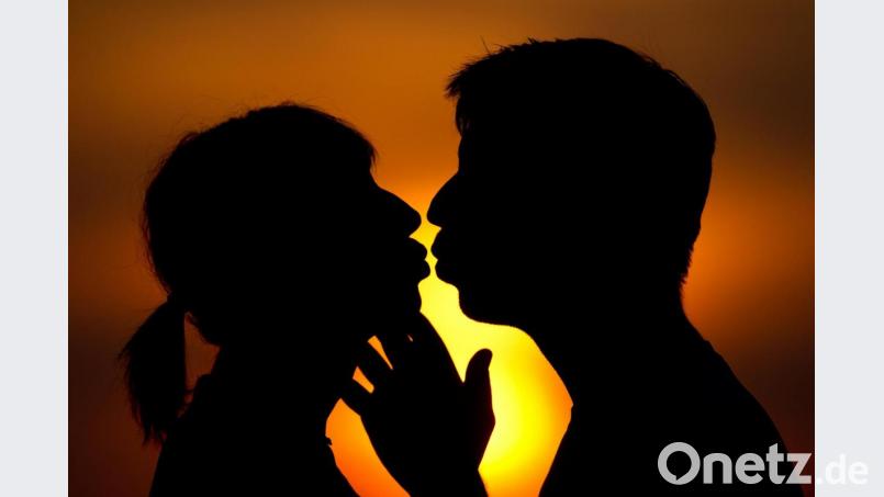Küssen gehört zum Menschen dazu. Nicht überall, aber in vielen Gesellschaften. Bild: Patrick Pleul/dpa