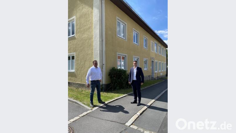 Der Pechbrunner Bürgermeister Stephan Schübel sprach mit Europaabgeordnetem Christian Doleschal (von links) über aktuelle Themen der Gemeindepolitik. Bild: Büro Doleschal/exb