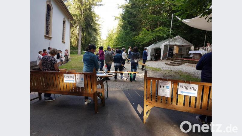 Registrierung der Teilnehmer am Gottesdienst. Bild: hzi