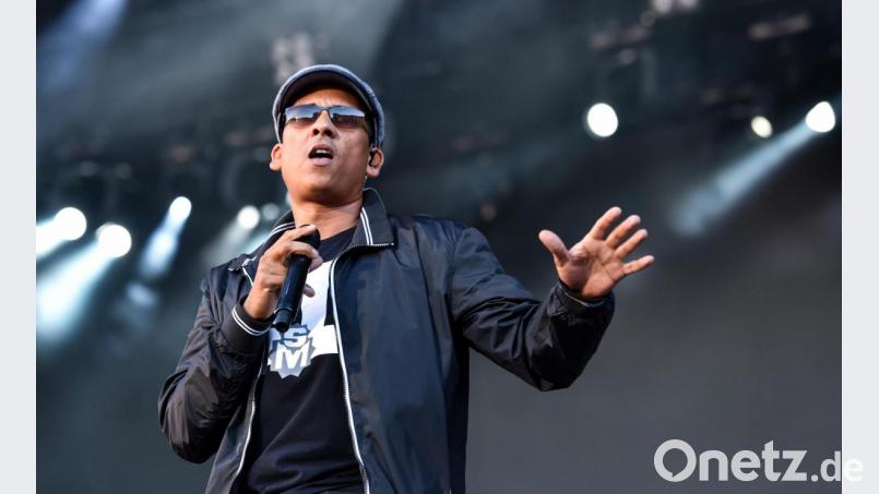 Xavier Naidoo 2015 auf der Bühne mit der Band &quot;Söhne Mannheims&quot;. Bild: Uwe Anspach/dpa