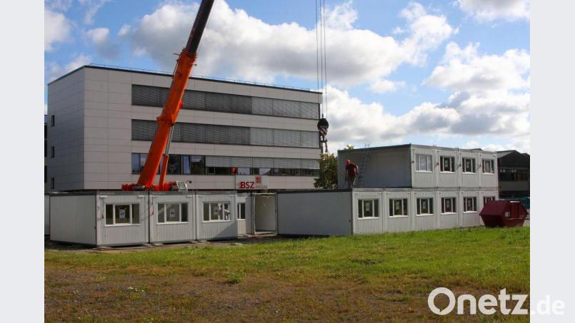 Die Containerlandschaft verlässt das BSZ Wiesau. Bild: wro