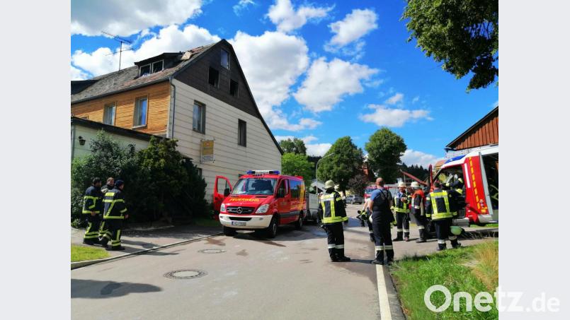 Im Ortskern von Mitterlangau (Oberviechtach) hat das ehemalige Gasthaus Zur Murach gebrannt. Bild: anv