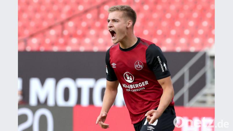 Da kann man seine Erleichterung schon mal laut in die Welt hinaus schreien: Gleich zweimal hat der junge Fabian Nürnberger gegen den FC Ingolstadt getroffen. Es sind seine beiden ersten Profitore. Bild: Daniel Karmann/dpa