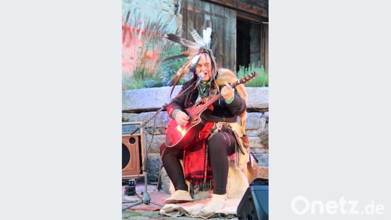 Willy Michl, der Isar-Indianer mit Künstlernamen &quot;Sound of Thunder&quot;, sorgt auch mit 70 Sommern auf dem Buckel für echte Konzerterlebnisse Bild: stg