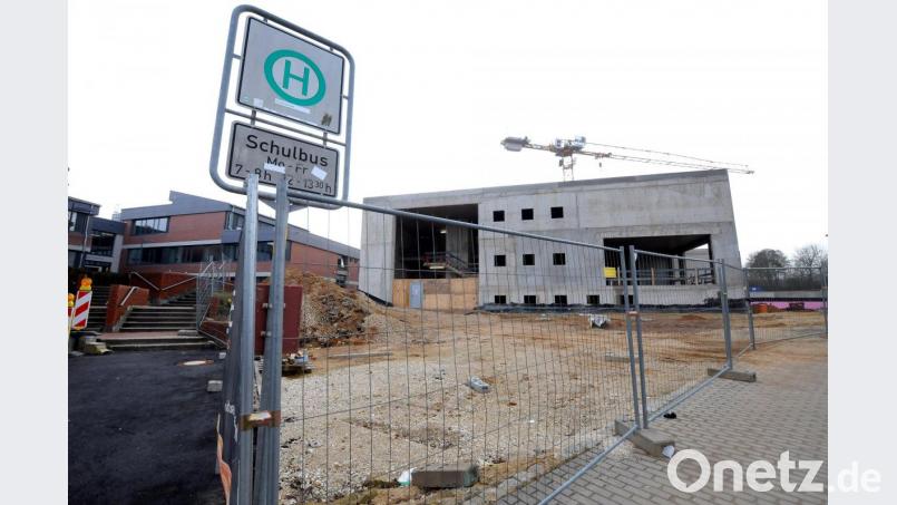 Die neue Dreifachturnhalle der Schönwerth-Realschule liegt nach diversen Kostensteigerungen zwischendurch jetzt voll im Zeit- und Finanzplan. Bild: Stephan Huber
