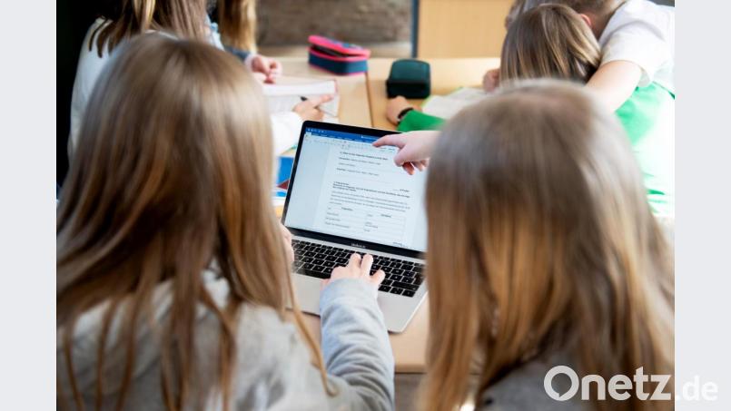 Digitales Lernen ist nicht erst seit Corona ein großes Thema. Im Schulentwicklungsplan der Stadt Amberg spielt die Digitalisierung der Amberger Schulen ebenfalls eine große Rolle. Symbolbild: Daniel Reinhardt/dpa