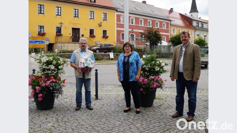 Bürgermeister Reinhard Kreuzer (rechts) empfing zusammen mit dem stellvertretenden Bürgermeister Josef Fleißer MdB Marianne Schieder zu einem informativen Besuch. Bild: weu