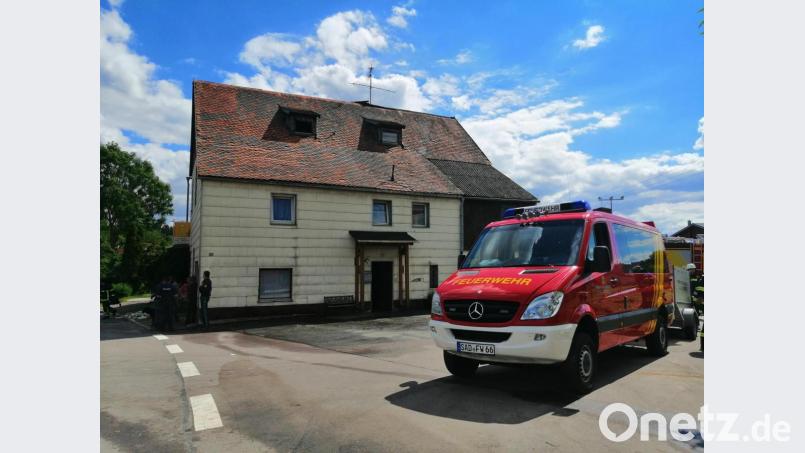 Mit vereinten Kräften konnten die Feuerwehren aus der Region das Feuer schnell löschen. Bild: anv