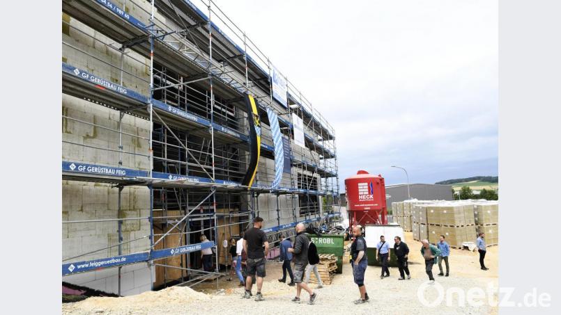 So sieht die neue Dreifachturnhalle mit Mensa von außen aus. Bild: Petra Hartl
