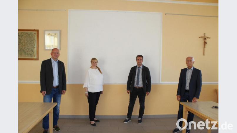 Mit voller Kraft für das regionale Bildungswesen arbeiten Peter König, Wolfgang Söllner, Konrektorin Sandra Schmidl und Rektor Alexander Köstler Bild: soj