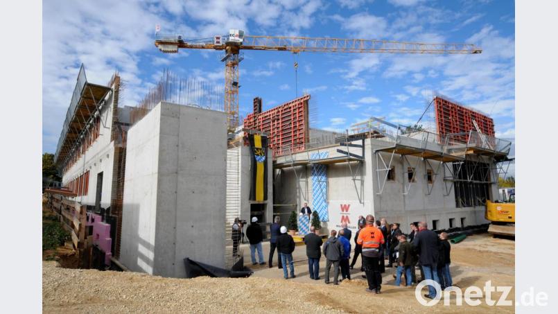 Der letzte und voluminöseste Bauabschnitt der seit 2012 laufenden Generalsanierung von Ambergs einziger staatlichen Realschule umfasst eine Dreifach-Turnhalle und die nötigen Einrichtungen für den Ganztags-Schulbetrieb. Bild: Stephan Huber