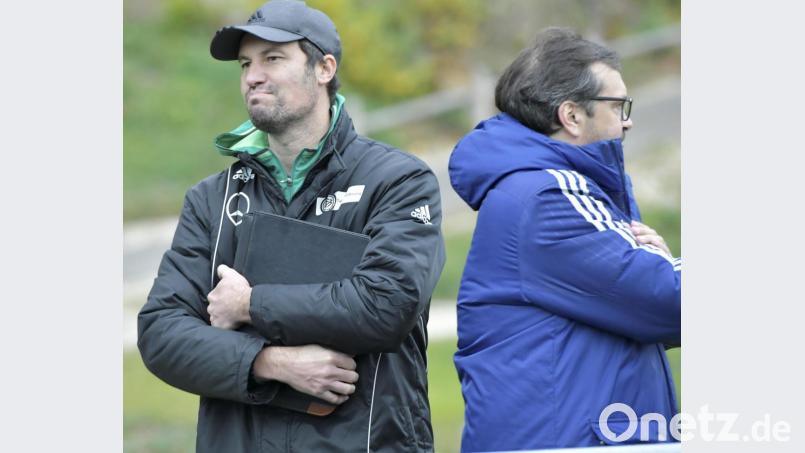 Der zu Saisonende auslaufende Vertrag zwischen Trainer Dominik Haußner (links) und der DJK Ammerthal wird nicht verlängert. Das teilte DJK-Sportvorstand Stefan Badura (rechts) am Donnerstag mit. Bild: Hubert Ziegler