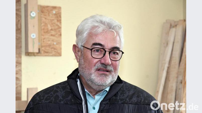 Bürgermeister Rupert Troppmann bittet die Verantwortlichen eindrücklich, alles zu tun, dass die Kita im April wieder in ihr angestammtes Domizil umziehen kann. Bild: Petra Hartl