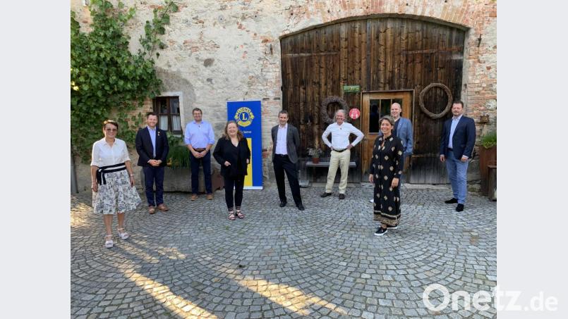 Von links nach rechts: Petra Helgert, Christoph Skutella, Frank Irlbacher, Andrea Schubert, Dr. Christian Schramek, Hubert Schober, Sabine Märtin, Udo Zrenner und Mario Graf Bild: exb
