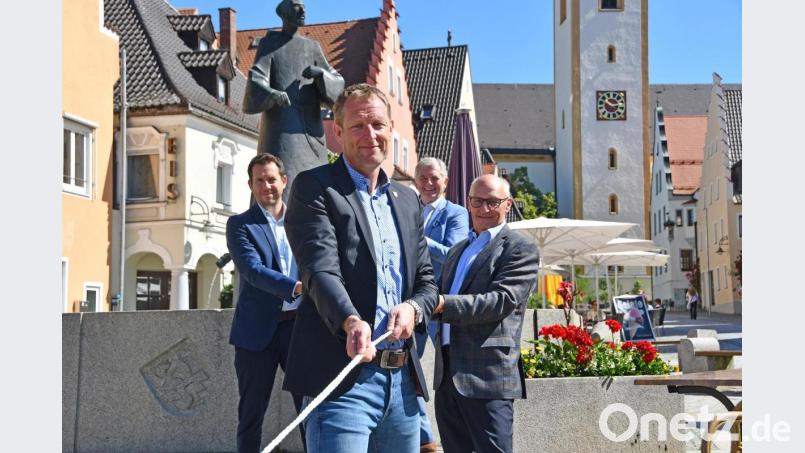 Die Wirtschaftsförderer Roland Kittel und Christian Meyer sowie die Aktivsenioren Karl-Heinz Langner und Bernhard Butz (von links) ziehen an einem Strang und helfen Existenzgründern. Bild: M. Stangl/exb