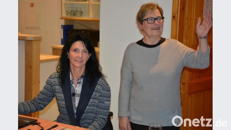 Hildegard Betzl (rechts) kann sich auch weiter als städtische Behindertenbeauftragte einbringen. Ab sofort sind drei Personen zuständig. Der neue Stadtrat hatte im Mai Doris Scharnagl-Lindinger (links) im Amt bestätigt und neu Wolfgang Karbstein (WG Zukunft) berufen. Das Foto entstand noch in der alten Legislaturperiode bei einer Tagung. Archivbild: jr