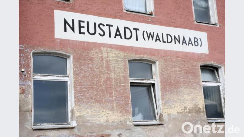 Neustadt möchte wieder einen Bahnhalt an der Strecke München-Regensburg-Hof-Dresden. Bild: Gabi Schönberger