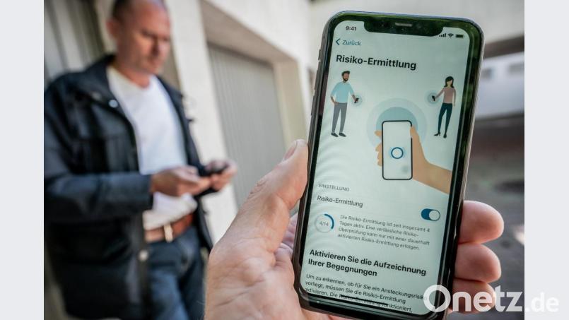 Mit der Corona-Warn-App sollen Infektionsketten frühzeitig erkannt werden. Bild: Michael Kappeler/dpa