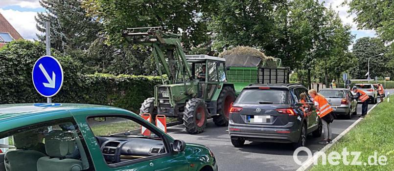 Um die Verkehrsströme und -dichte in Kirchenthumbach auswerten zu können, befragen Mitarbeiter des staatlichen Bauamts und der Polizei am Ortseingang und -ausgang die Autofahrer. Bild: ü