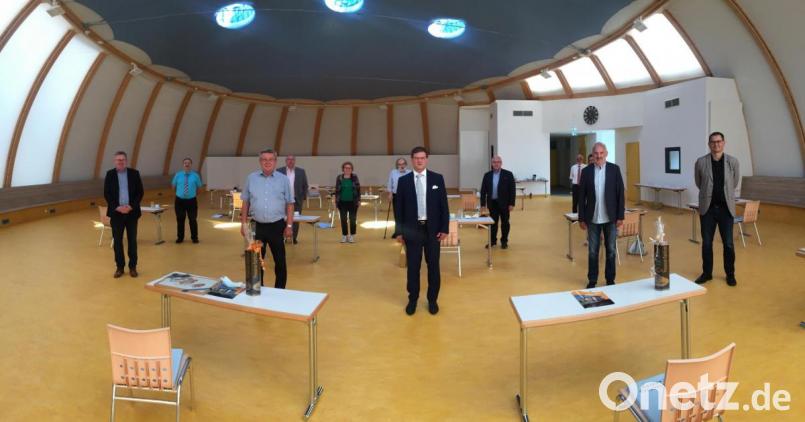 Die Stadtbau Amberg verabschiedete bei einer kleinen Feier etliche Aufsichtsräte. Bild: exb