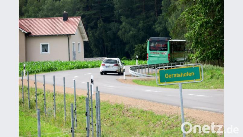 Die Kreisstraße SAD 40 wurde bestandsorientiert ausgebaut und bleibt bei Geratshofen kurvenreich. Bild: Hirsch