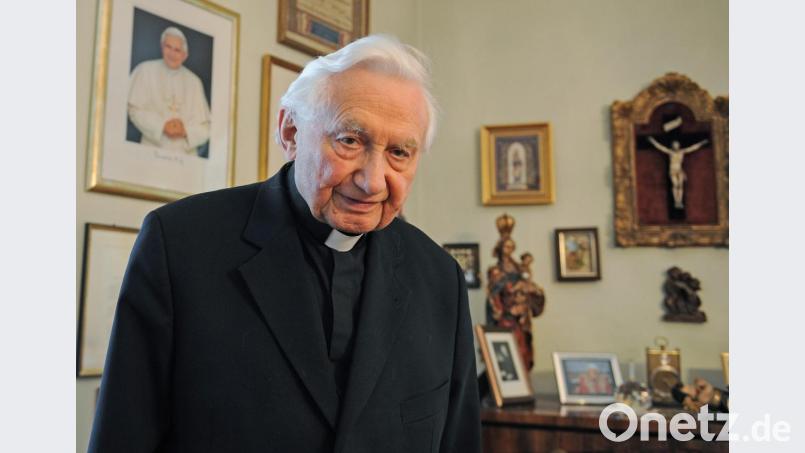 Georg Ratzinger, aufgenommen in seinem Haus. Der frühere Regensburger Domkapellmeister, Leiter der Regensburger Domspatzen, und Bruder des emeritierten Papstes Benedikt XVI ist gestorben. Bild: Armin Weigel/dpa