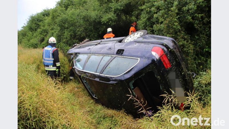 Etwa eine Stunden lang suchten die Einsatzkräfte nach den Insassen dieses Wagens. Bild: jma