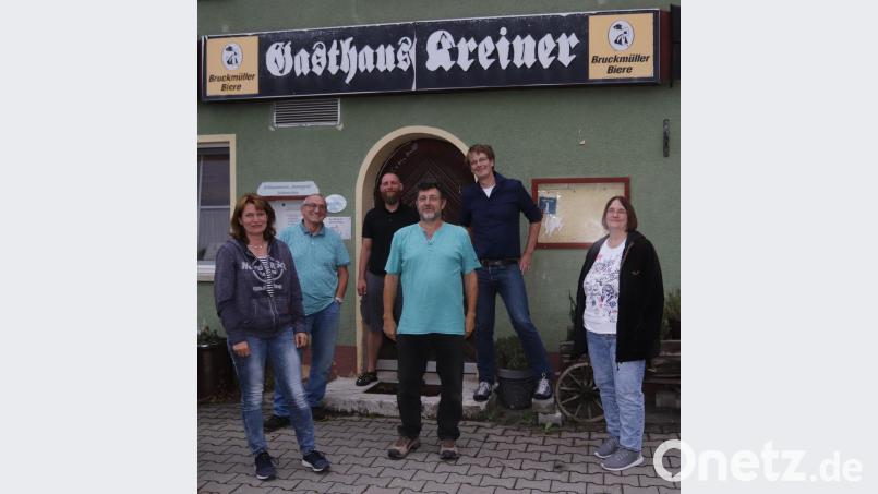 Zum Führungsgremium des neu gegründeten Vereins Schlacken gehören unter anderem (von links) Alexandra Ottmann, Reinhold Kreiner, Andy Moser, Peter Ostermann, Vorsitzender Stefan Thar und Simone Fitzthum. Bild: mfh