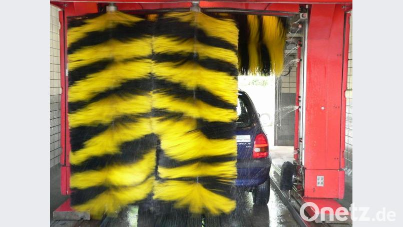 Der Antragsteller hatte im vierten Anlauf Erfolg: In Nabburg ist es in Zukunft möglich, an den Sonn - und einigen Feiertagen das Auto maschinell waschen zu lassen. Bild: Petra Hartl
