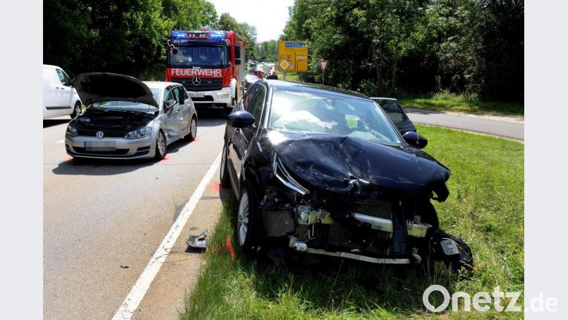 Die Bundesstraße 85 war nach einem Unfall am Sulzbacher Kreuz gesperrt. Bild: Stephan Huber